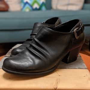 Black shoe-booties